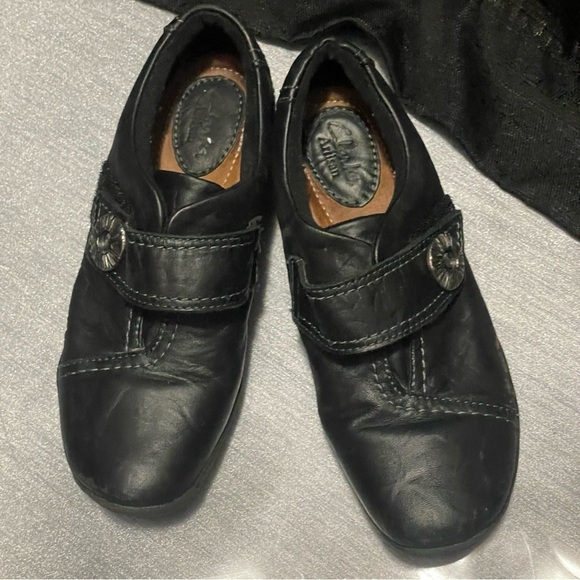 Clarks Black Shoes - Picture 1 of 8